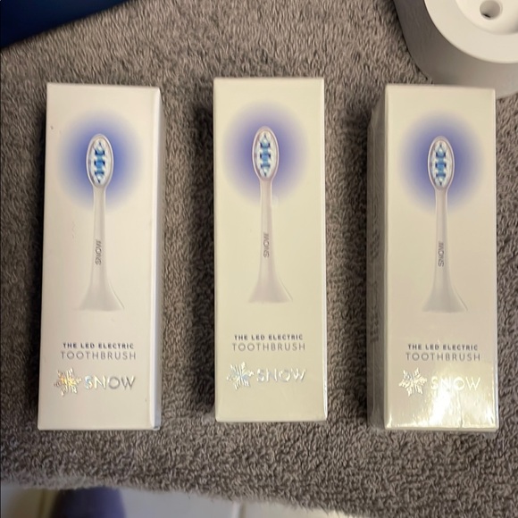 Snow Electric Toothbrush Set with Accessories - Picture 5 of 10